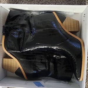 Mata Shoes Black Textured Heeled Boots